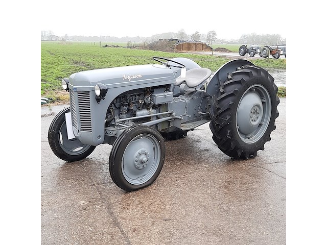 Oldtimer tractor ferguson, ted, bouwjaar 1948 - afbeelding 1 van  45