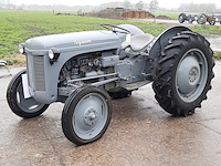 Oldtimer tractor ferguson, ted, bouwjaar 1948 - afbeelding 1 van  45