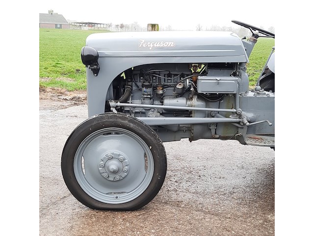 Oldtimer tractor ferguson, ted, bouwjaar 1948 - afbeelding 23 van  45