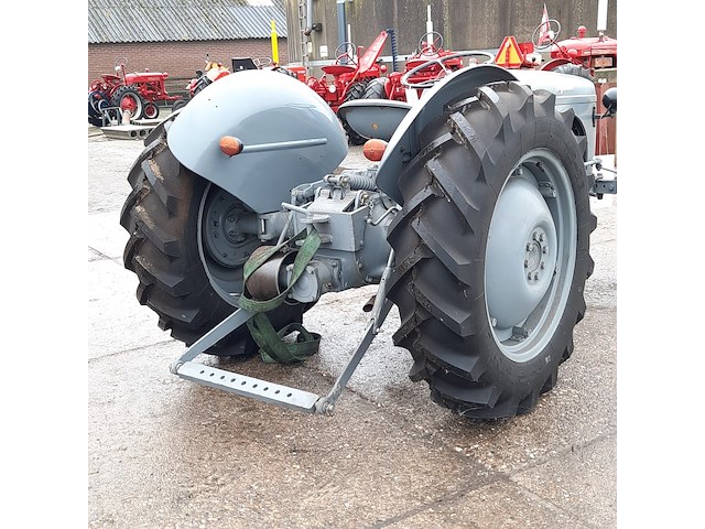 Oldtimer tractor ferguson, ted, bouwjaar 1948 - afbeelding 43 van  45