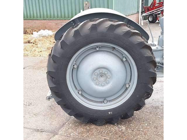 Oldtimer tractor ferguson, ted, bouwjaar 1948 - afbeelding 44 van  45