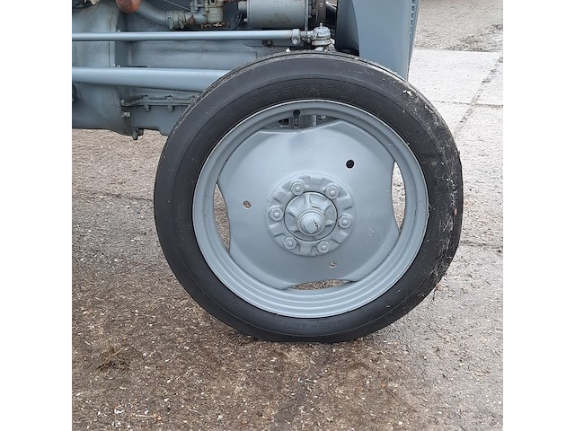 Oldtimer tractor ferguson, tef - afbeelding 3 van  37
