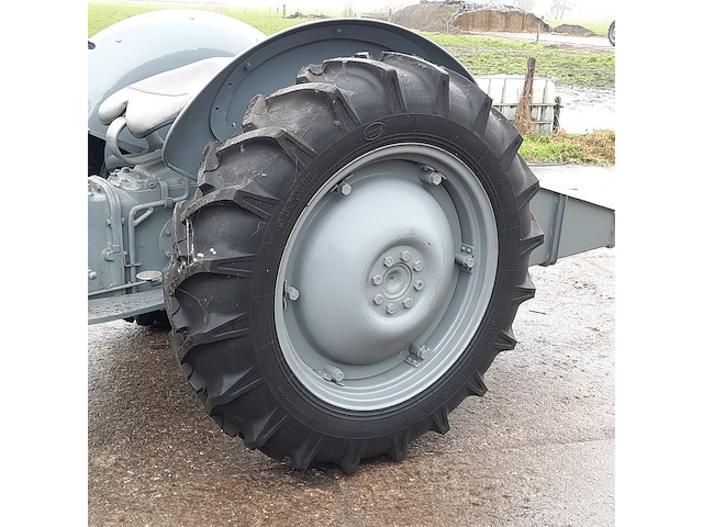 Oldtimer tractor ferguson, tef - afbeelding 9 van  37