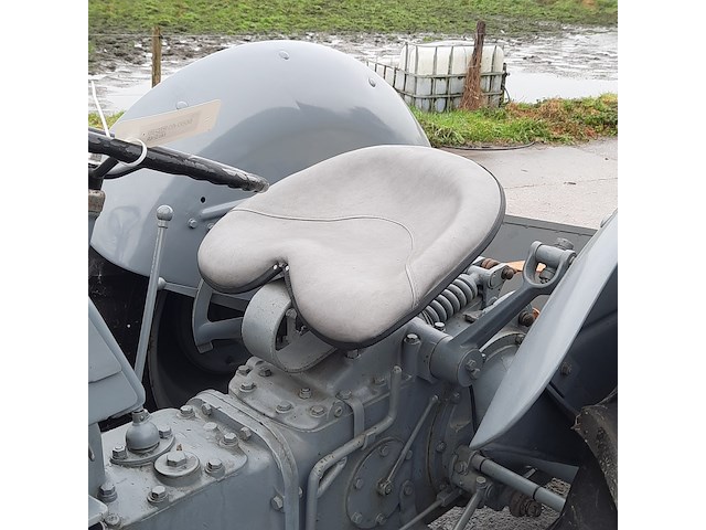 Oldtimer tractor ferguson, tef - afbeelding 11 van  37