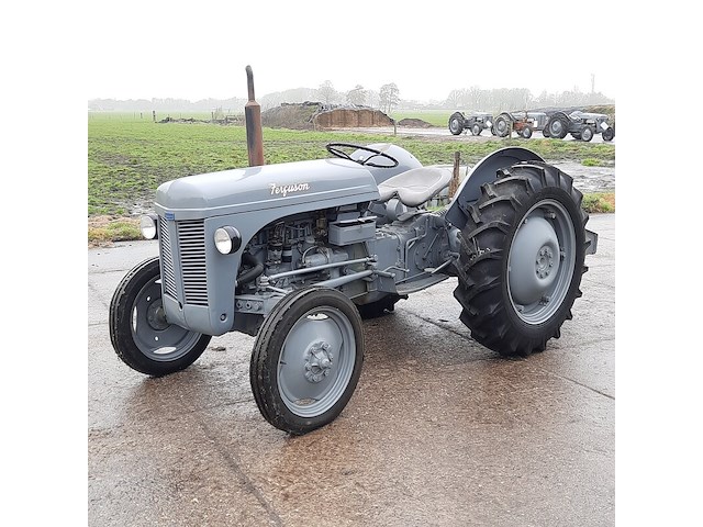Oldtimer tractor ferguson, tef - afbeelding 1 van  37