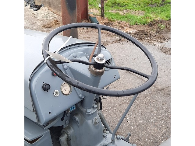 Oldtimer tractor ferguson, tef - afbeelding 15 van  37