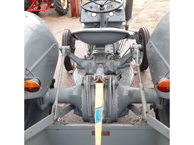 Oldtimer tractor ferguson, tef - afbeelding 18 van  37