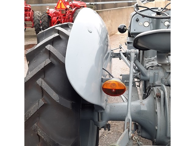 Oldtimer tractor ferguson, tef - afbeelding 19 van  37