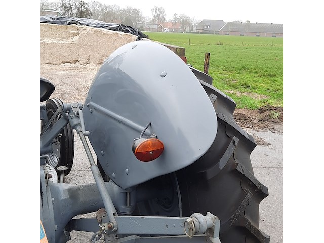 Oldtimer tractor ferguson, tef - afbeelding 21 van  37