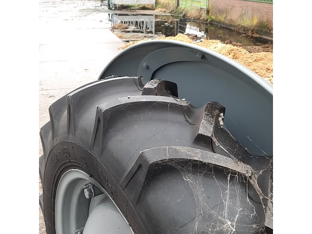 Oldtimer tractor ferguson, tef - afbeelding 25 van  37