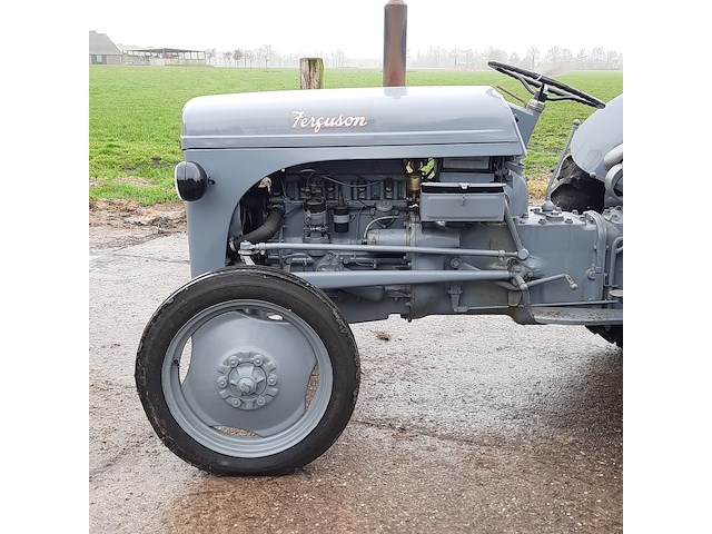 Oldtimer tractor ferguson, tef - afbeelding 23 van  37