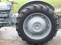 Oldtimer tractor ferguson, tef - afbeelding 32 van  37