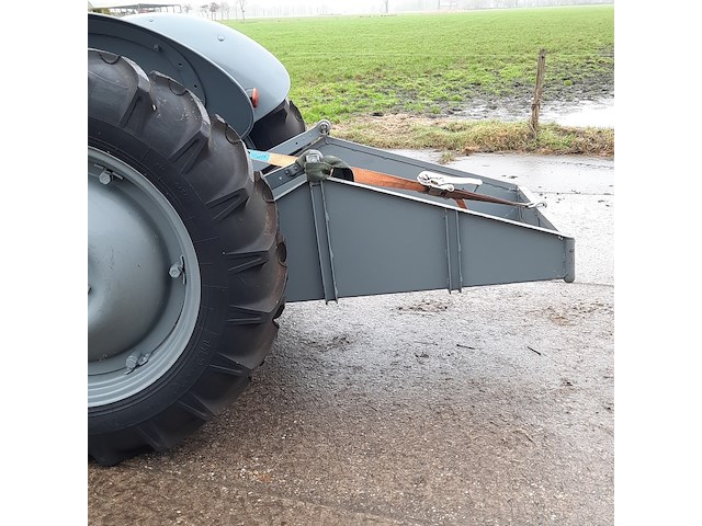 Oldtimer tractor ferguson, tef - afbeelding 33 van  37