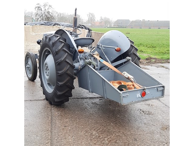 Oldtimer tractor ferguson, tef - afbeelding 34 van  37