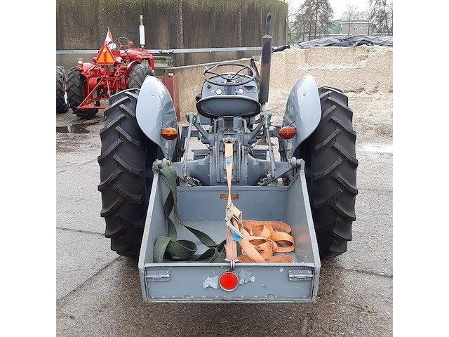 Oldtimer tractor ferguson, tef - afbeelding 35 van  37