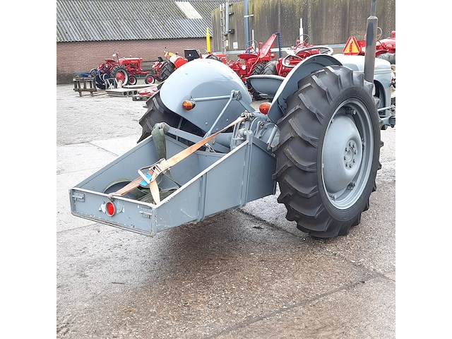 Oldtimer tractor ferguson, tef - afbeelding 36 van  37