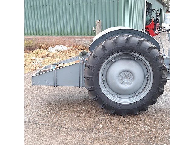 Oldtimer tractor ferguson, tef - afbeelding 37 van  37