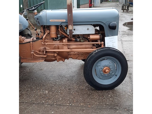 Oldtimer tractor (goudbuik) ferguson, te35, bouwjaar 1956 - afbeelding 2 van  36