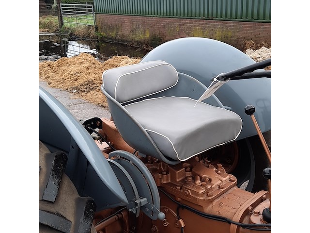 Oldtimer tractor (goudbuik) ferguson, te35, bouwjaar 1956 - afbeelding 5 van  36