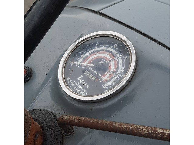 Oldtimer tractor (goudbuik) ferguson, te35, bouwjaar 1956 - afbeelding 8 van  36