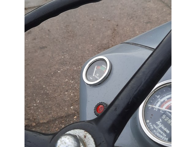 Oldtimer tractor (goudbuik) ferguson, te35, bouwjaar 1956 - afbeelding 9 van  36