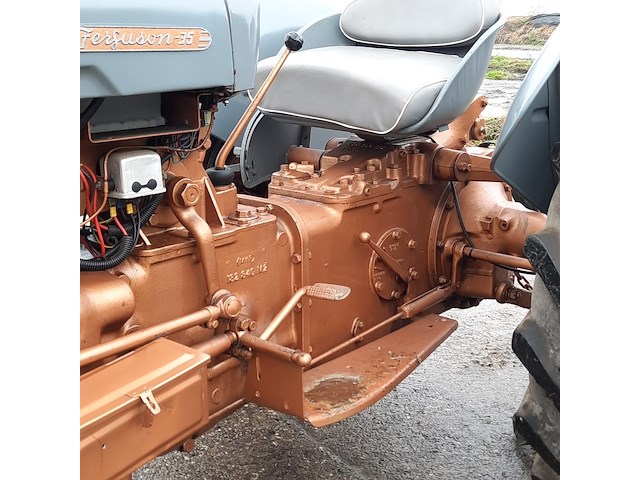 Oldtimer tractor (goudbuik) ferguson, te35, bouwjaar 1956 - afbeelding 16 van  36