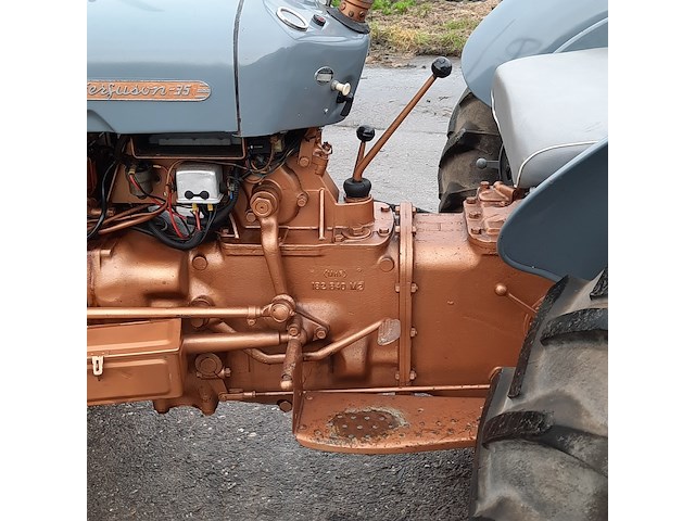 Oldtimer tractor (goudbuik) ferguson, te35, bouwjaar 1956 - afbeelding 18 van  36