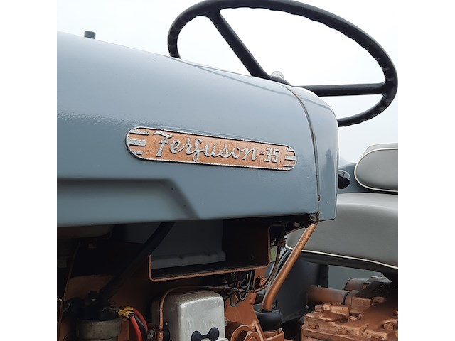 Oldtimer tractor (goudbuik) ferguson, te35, bouwjaar 1956 - afbeelding 21 van  36