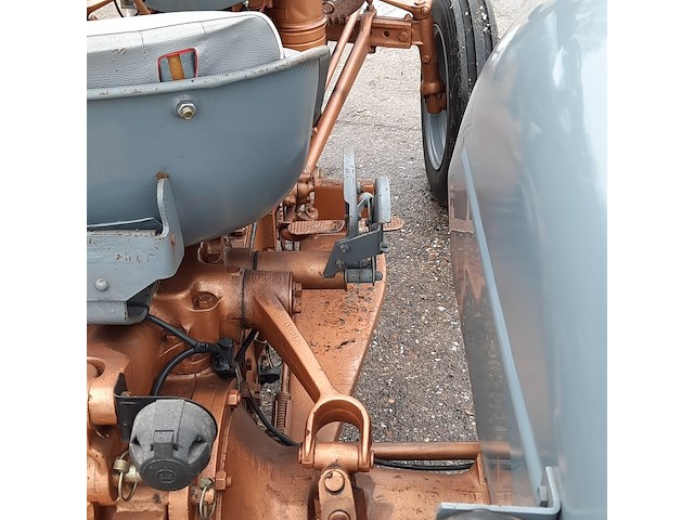 Oldtimer tractor (goudbuik) ferguson, te35, bouwjaar 1956 - afbeelding 25 van  36