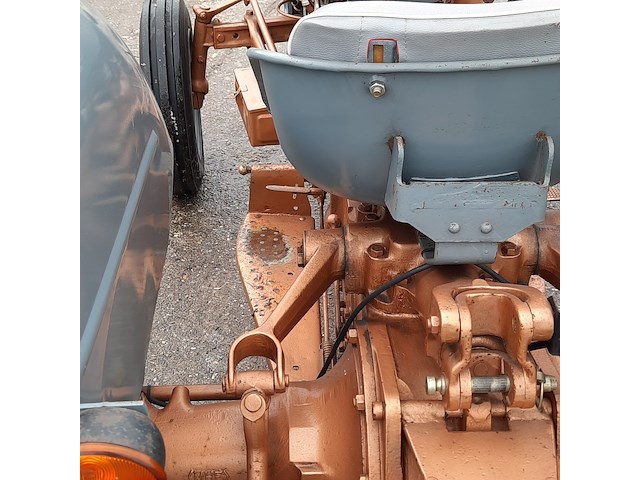 Oldtimer tractor (goudbuik) ferguson, te35, bouwjaar 1956 - afbeelding 26 van  36