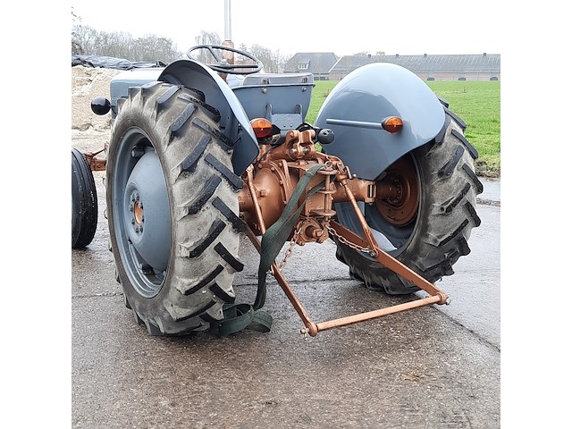 Oldtimer tractor (goudbuik) ferguson, te35, bouwjaar 1956 - afbeelding 32 van  36