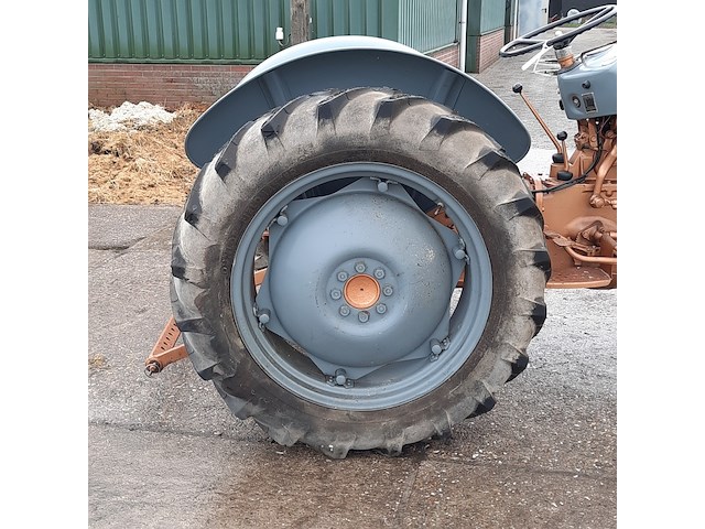 Oldtimer tractor (goudbuik) ferguson, te35, bouwjaar 1956 - afbeelding 36 van  36
