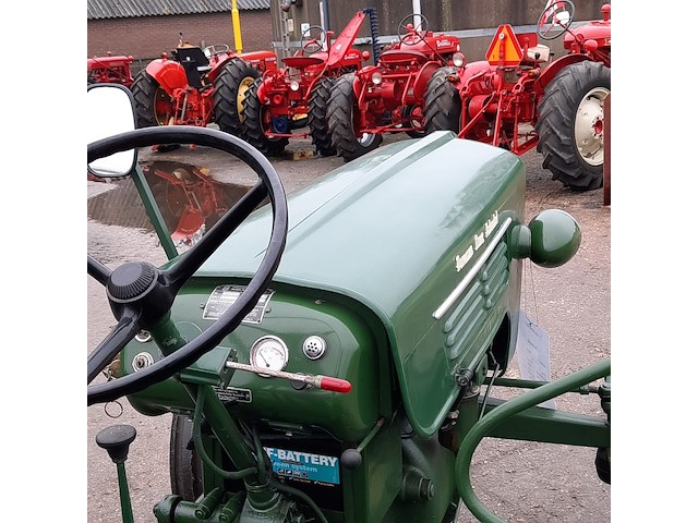 Oldtimer tractor herman lanz, hela, d415, bouwjaar 1951 - afbeelding 24 van  37