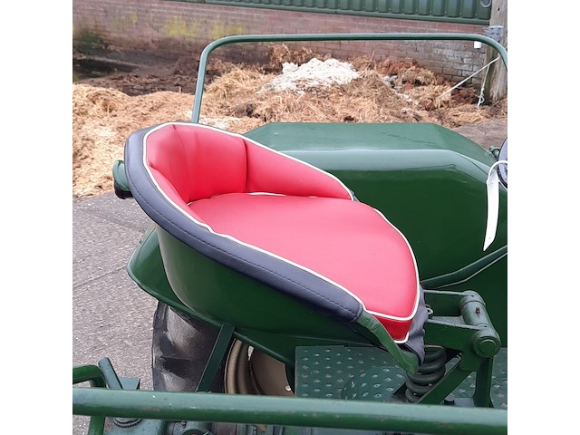 Oldtimer tractor herman lanz, hela, d415, bouwjaar 1951 - afbeelding 29 van  37