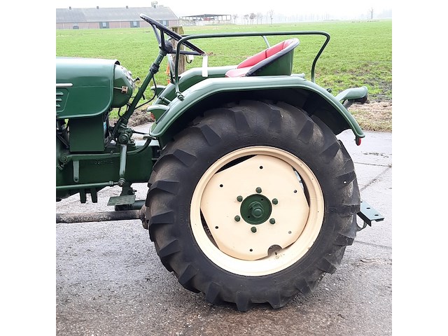 Oldtimer tractor herman lanz, hela, d415, bouwjaar 1951 - afbeelding 32 van  37