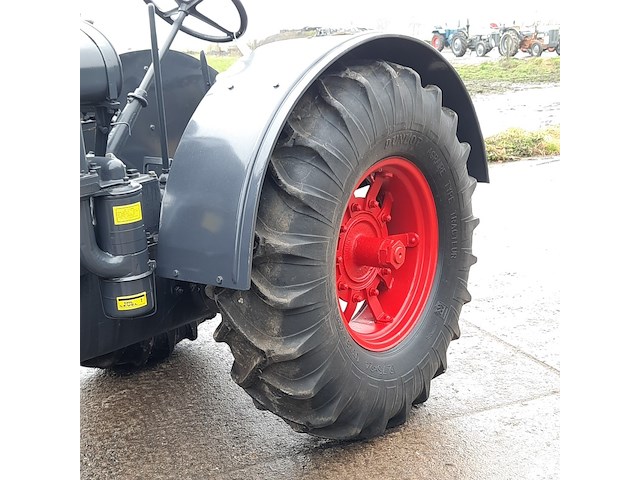 Oldtimer tractor mc comic deering, f13, bouwjaar 1926 - afbeelding 4 van  31