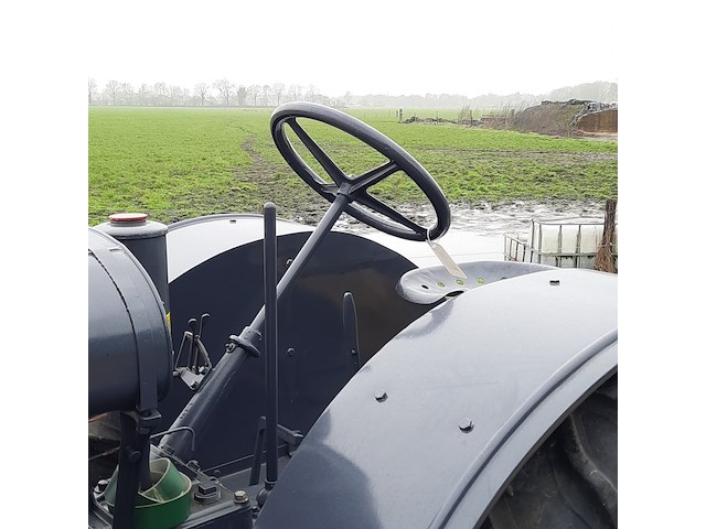 Oldtimer tractor mc comic deering, f13, bouwjaar 1926 - afbeelding 6 van  31