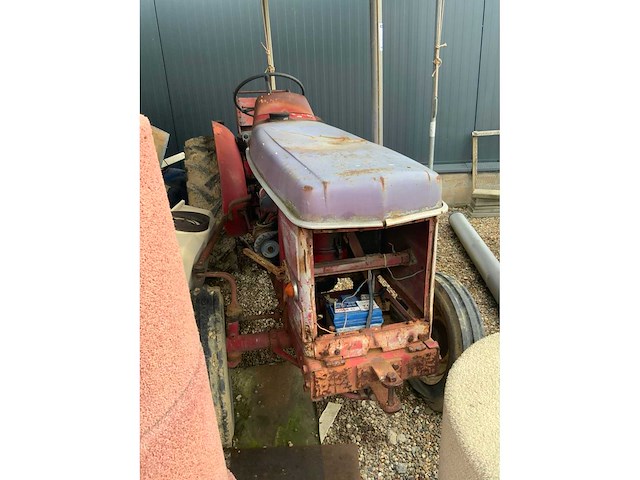 Oldtimer tractor - afbeelding 6 van  7