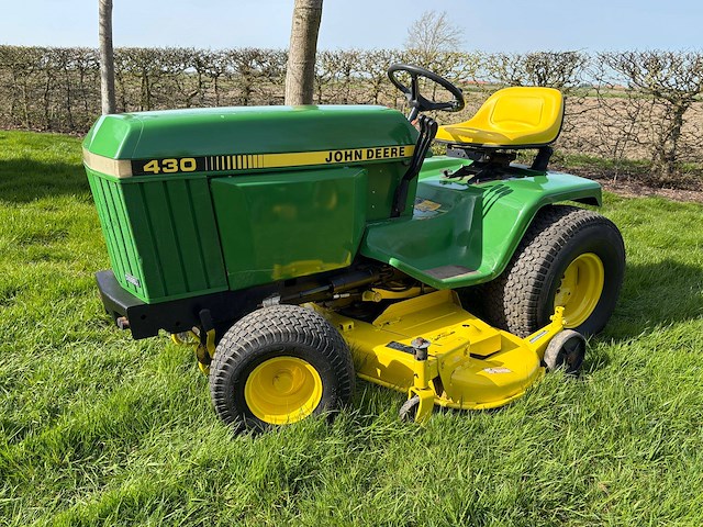 Oldtimer tuintractor john deere 430 diesel - afbeelding 1 van  1