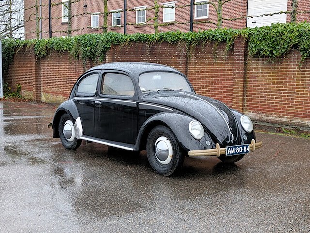 Oldtimer volkswagen, kever, bouwjaar 1950 - afbeelding 1 van  56