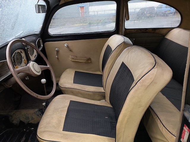 Oldtimer volkswagen, kever, bouwjaar 1950 - afbeelding 26 van  56