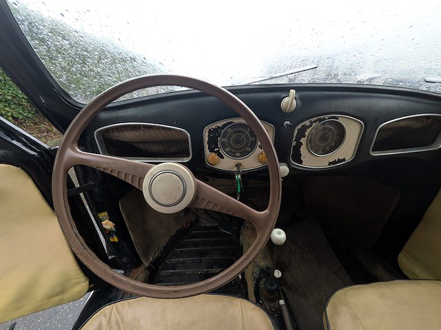 Oldtimer volkswagen, kever, bouwjaar 1950 - afbeelding 27 van  56