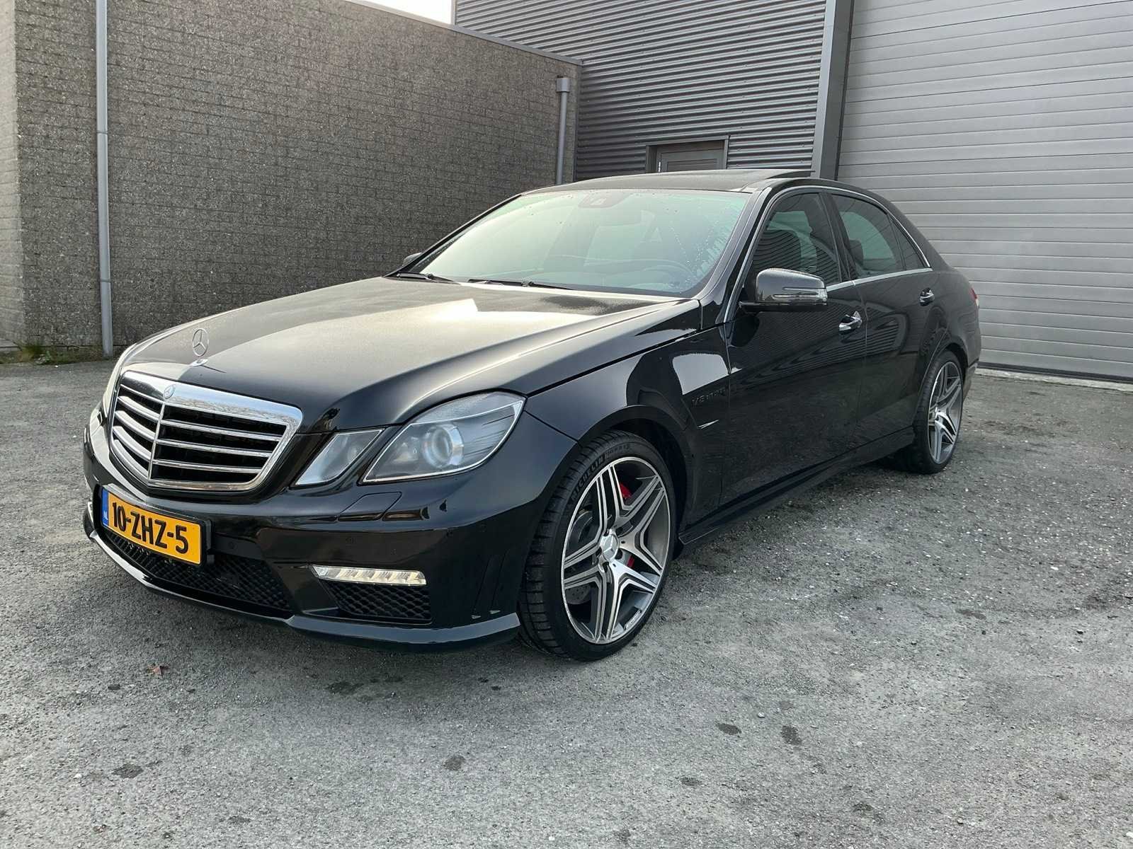 Oldtimers, personenauto's en opleggers te steenbergen