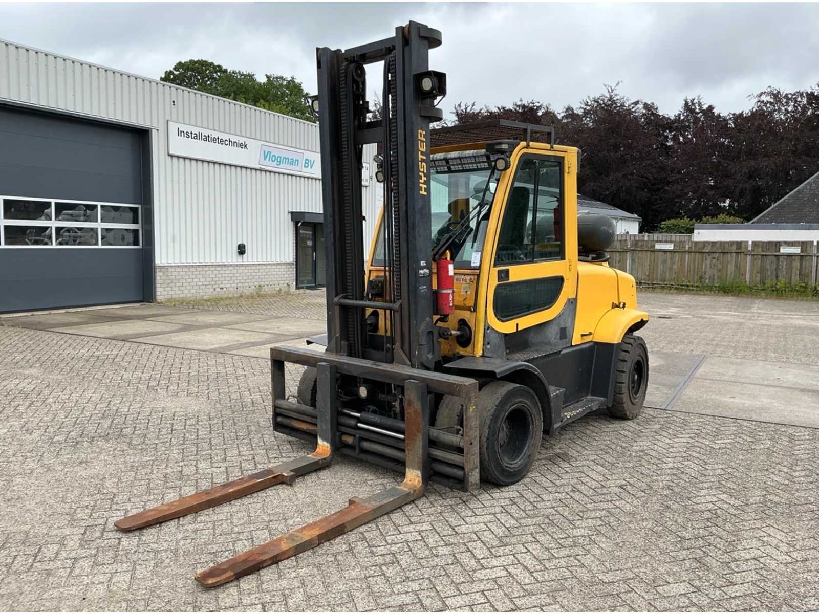Oldtimers, vorkheftrucks, intern transportmaterieel en hoogwerker