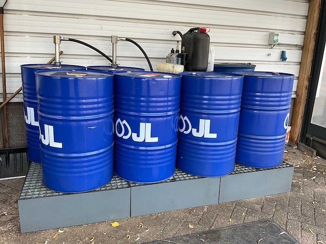 Olie doseersysteem + opvangbakken + vaten - afbeelding 4 van  11