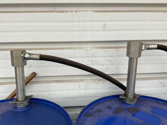 Olie doseersysteem + opvangbakken + vaten - afbeelding 8 van  11