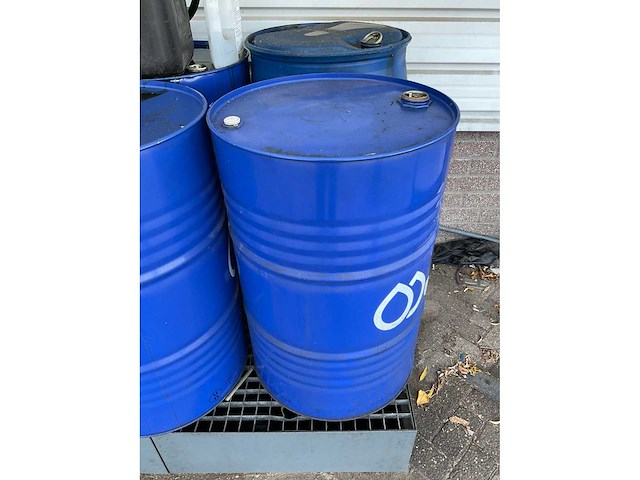 Olie doseersysteem + opvangbakken + vaten - afbeelding 11 van  11