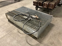 Olie opvangbak en 2 handpompen - afbeelding 3 van  5