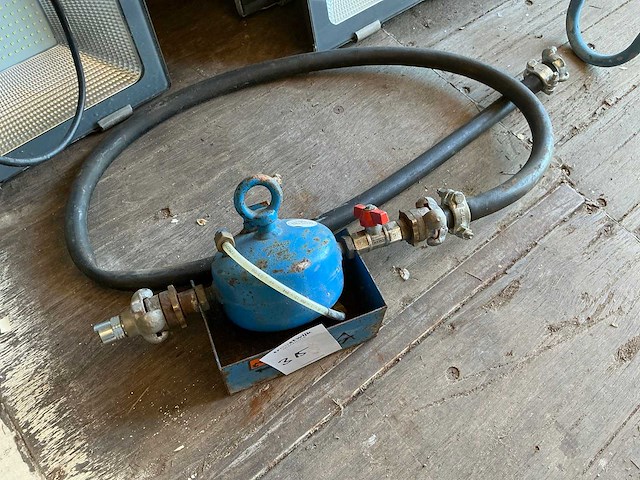 Olie reservoir - afbeelding 1 van  2