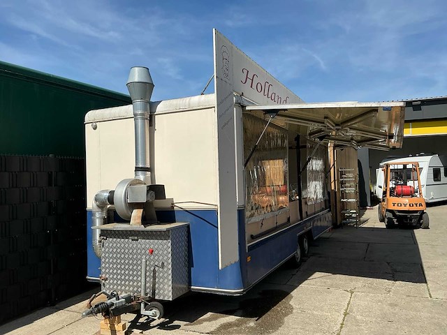 Oliebollen foodtruck - afbeelding 6 van  12